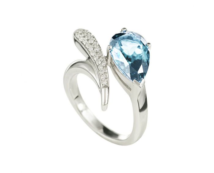 Ring with diamonds and topaz in white gold 1-008 724