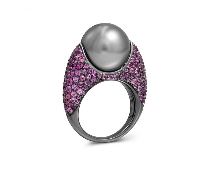 Ring with garnet and pearl