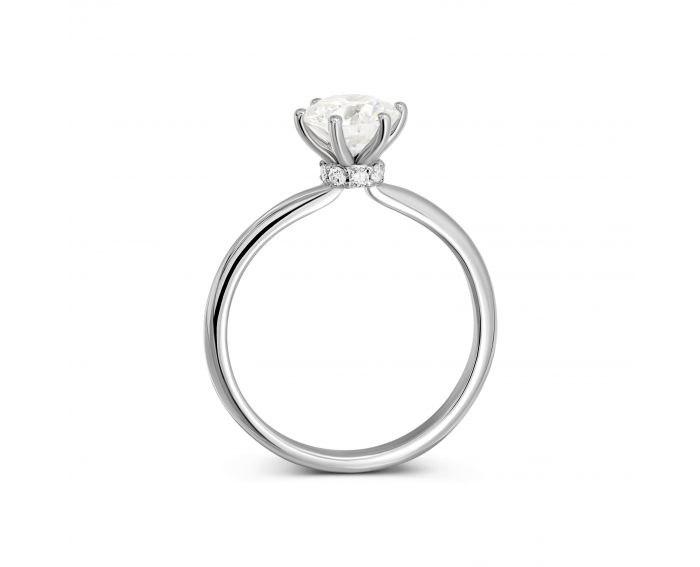 Diamond ring in white gold