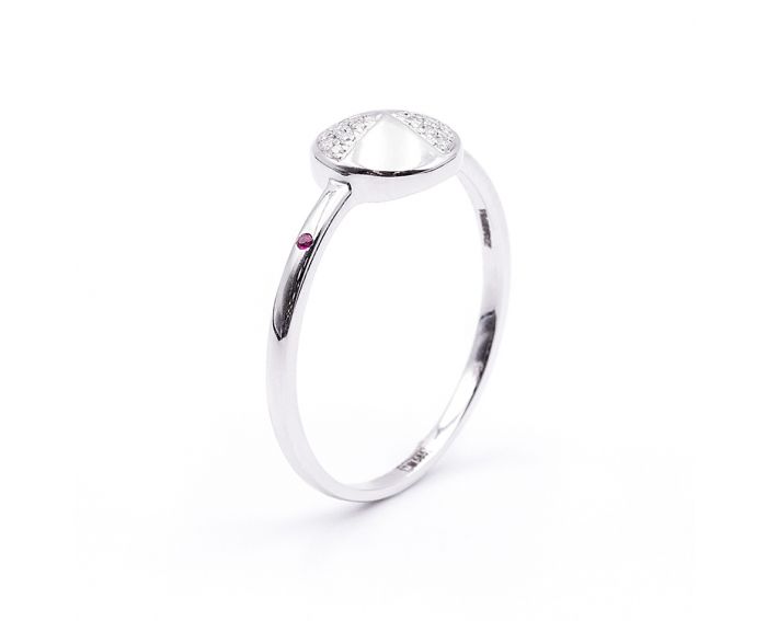 Ring in white gold with diamonds and ruby