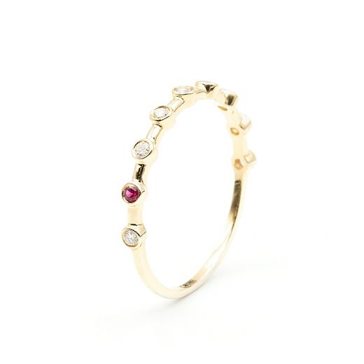 Yellow gold ring with diamonds and ruby