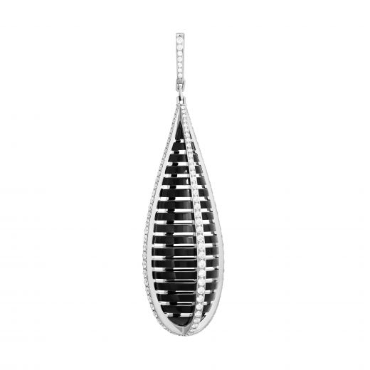 Pendant with diamonds and onyx 1-056 207