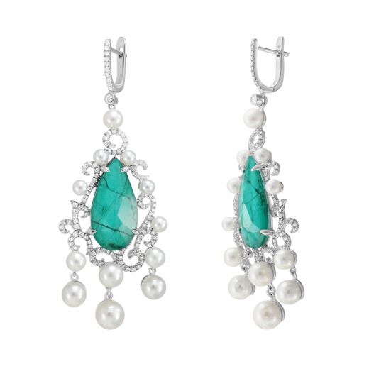 Earrings with diamonds, emeralds and Esmeralda pearls