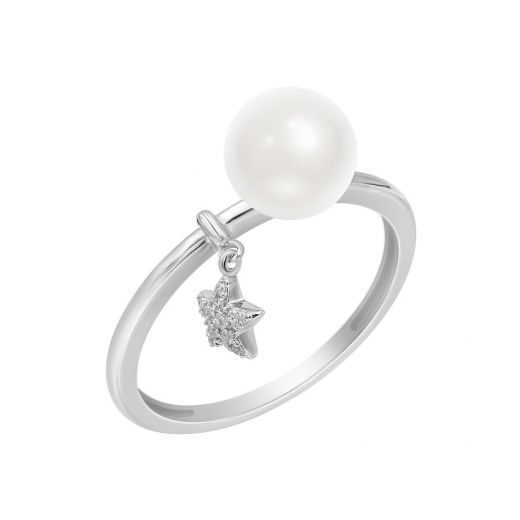 White gold ring with diamonds and pearls