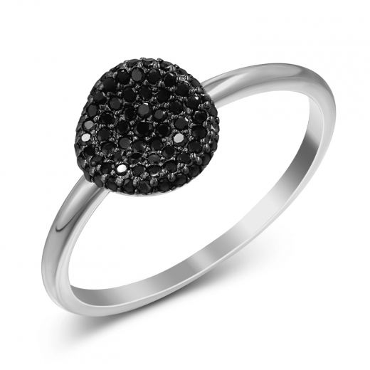 Ring with black diamonds