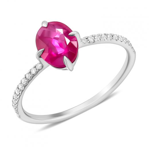 Ring with oval ruby ​​and diamonds