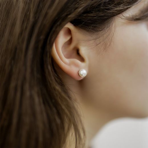 Earrings with pearls