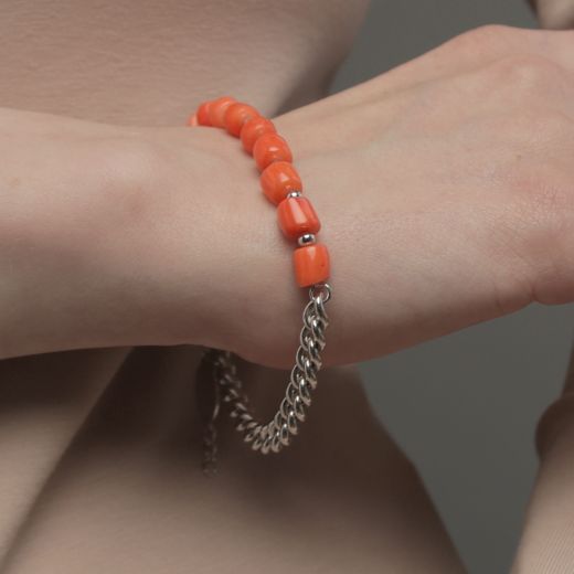 Bracelet with coral and silver chain