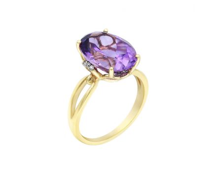 Yellow gold ring with diamonds and amethyst
