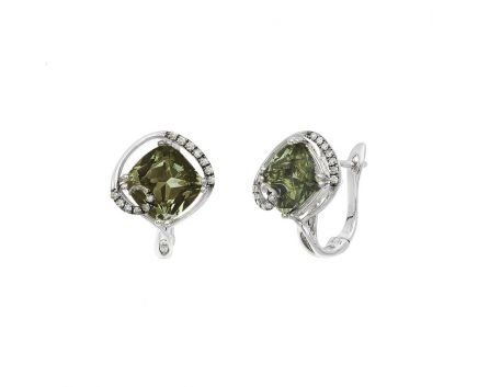 Earrings made of white gold with diamonds and moldavite