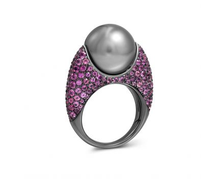 Ring with garnet and pearl