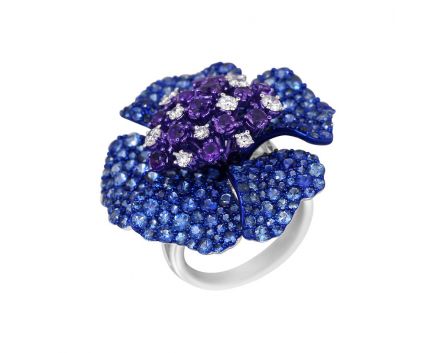 Flower ring with sapphires and diamonds in white gold