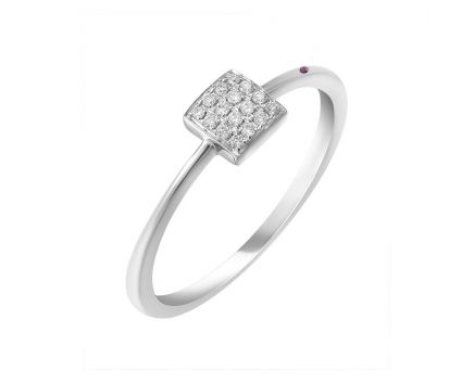 Ring in white gold with diamonds and ruby