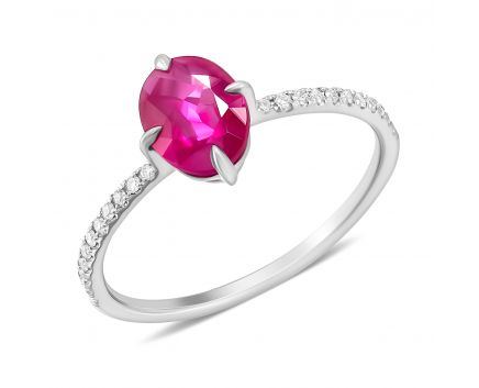 Ring with oval ruby ​​and diamonds