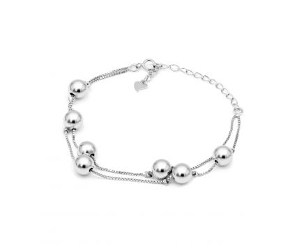 The bracelet is silver 3Б096-0048