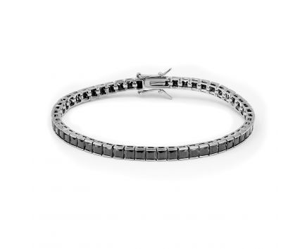 The bracelet is silver 3Б269-0096