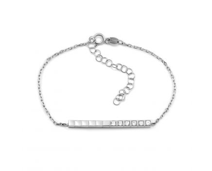 The bracelet is silver 3Б269-0120