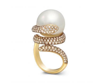 Ring with diamonds and pearl in rose gold